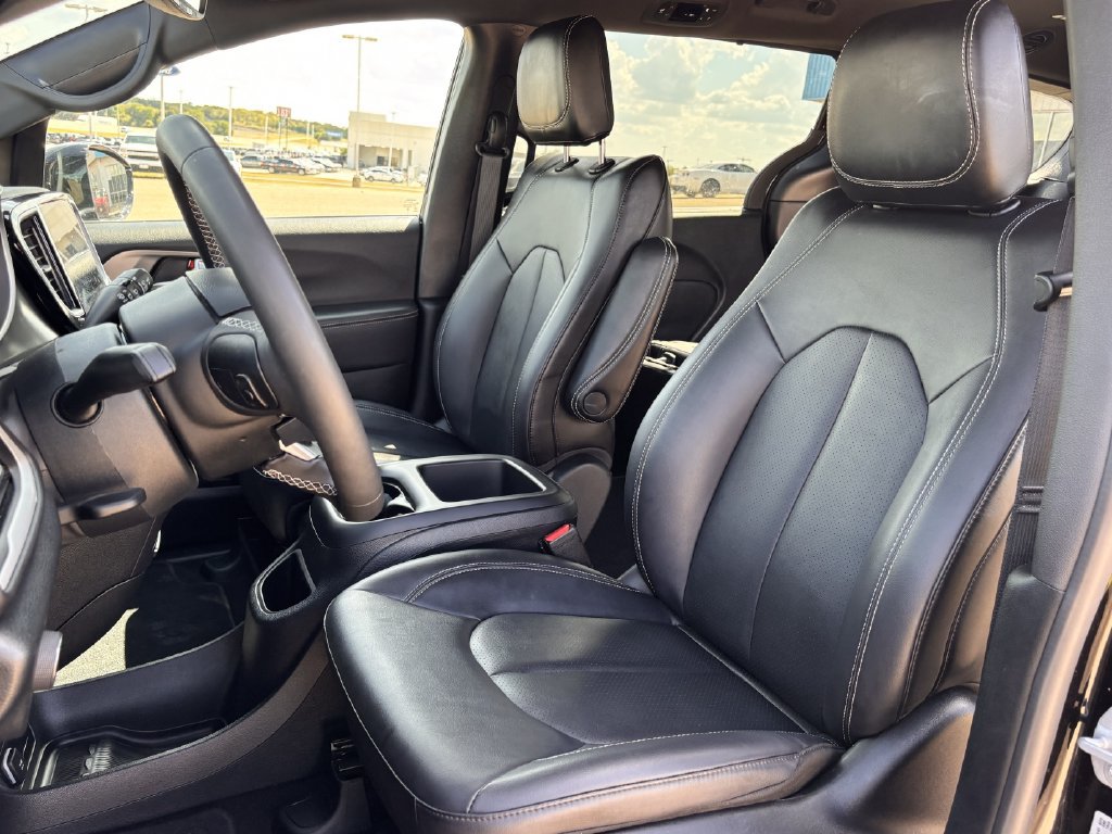 Used 2025 Chrysler Pacifica Select FWD image 20