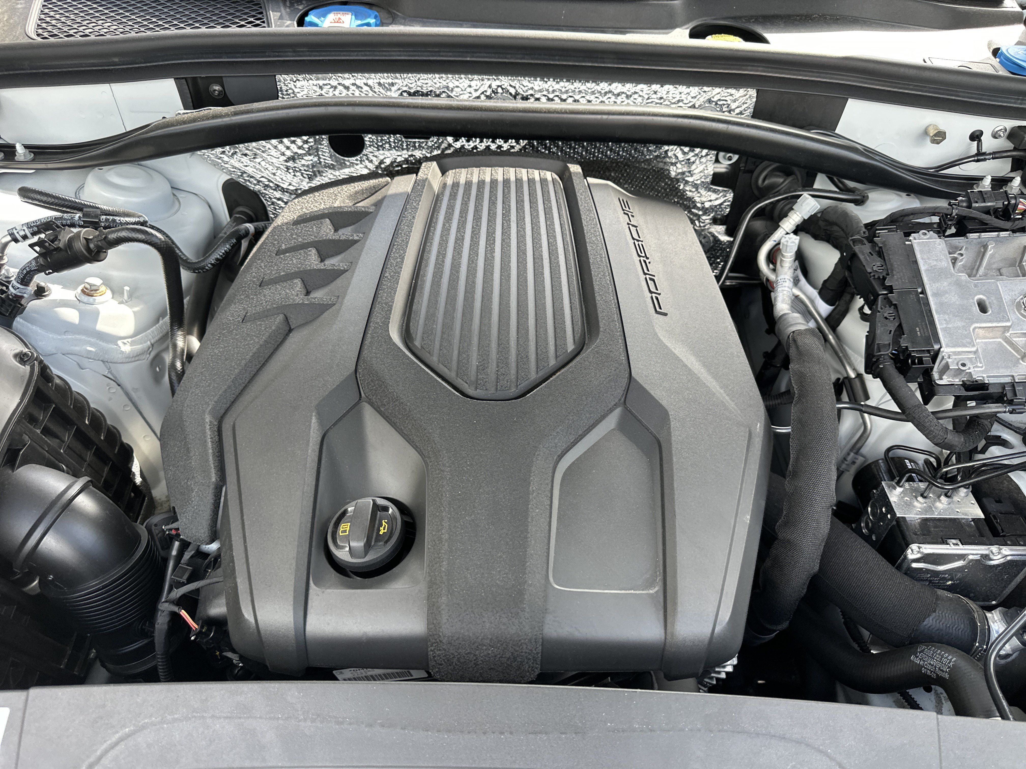 Used 2025 Porsche Macan AWD/4WD image 9
