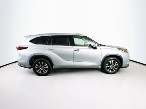 Used 2020 Toyota Highlander XLE FWD image 10