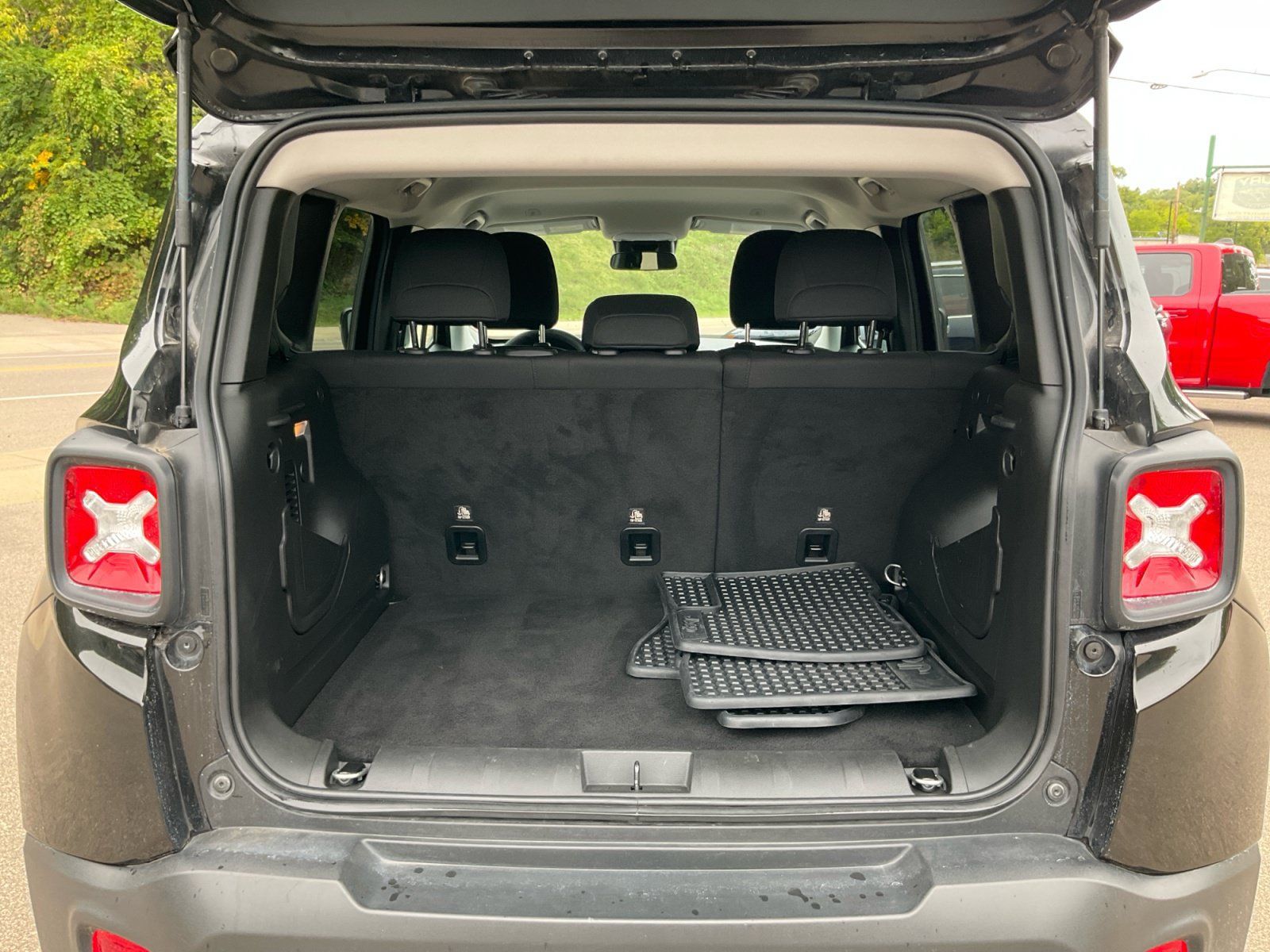 Used 2023 Jeep Renegade Altitude AWD/4WD image 22