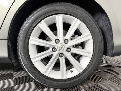 Used 2012 Toyota Camry XLE w/ Leather Pkg FWD image 25