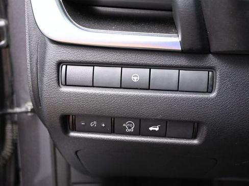 Used 2024 Nissan Rogue SV FWD image 17