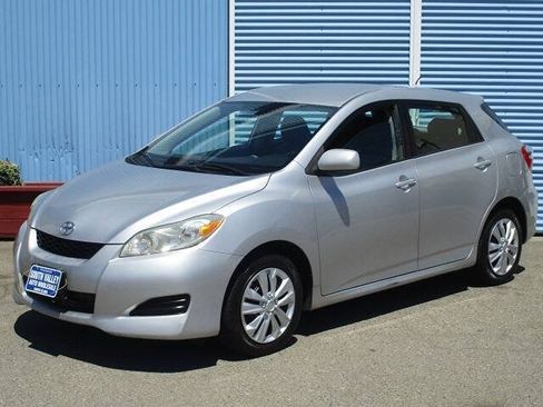 Used 2009 Toyota Matrix w/ PWR Pkg FWD image 2