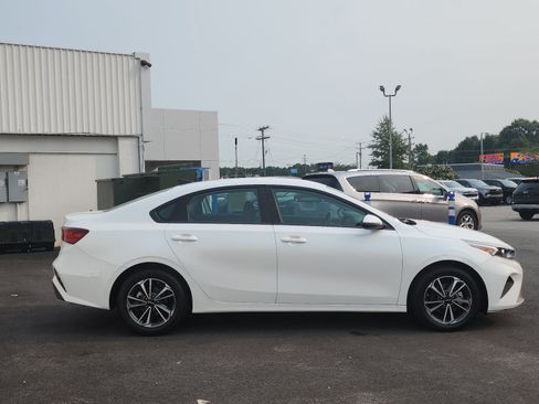 Used 2024 Kia Forte LXS w/ LXS Technology Package FWD image 6