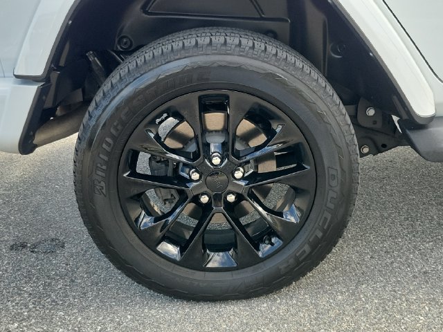 Used 2022 Jeep Wrangler Unlimited Sahara AWD/4WD image 14
