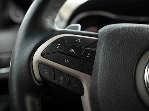 Used 2017 Jeep Grand Cherokee Limited image 6