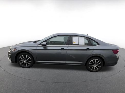 Used 2025 Volkswagen Jetta SE image 8