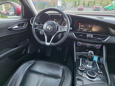 Used 2017 Alfa Romeo Giulia AWD image 19
