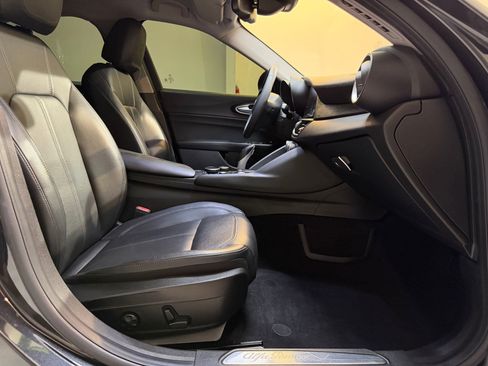 Used 2019 Alfa Romeo Giulia w/ Nero Edizione RWD image 46