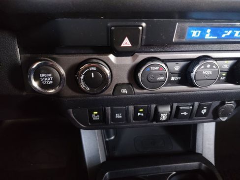 Used 2021 Toyota Tacoma TRD Off-Road image 8