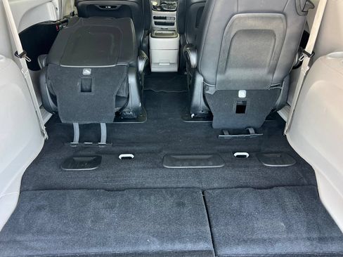 Used 2024 Chrysler Pacifica Limited FWD image 18
