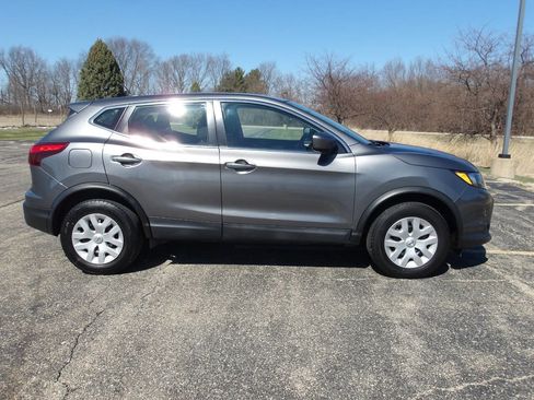 Used 2019 Nissan Rogue Sport S image 2