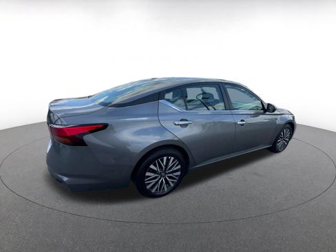 Used 2025 Nissan Altima 2.5 SV FWD image 11