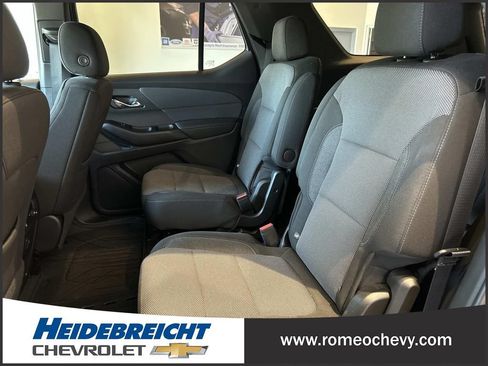 Used 2023 Chevrolet Traverse LT FWD image 12