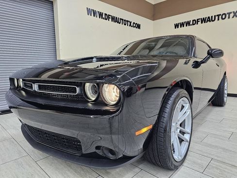 Used 2021 Dodge Challenger SXT RWD image 2