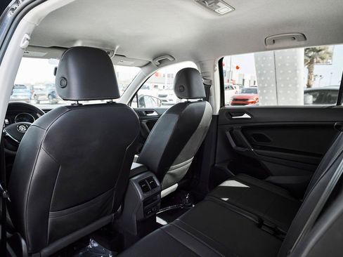 Used 2020 Volkswagen Tiguan SE FWD image 23
