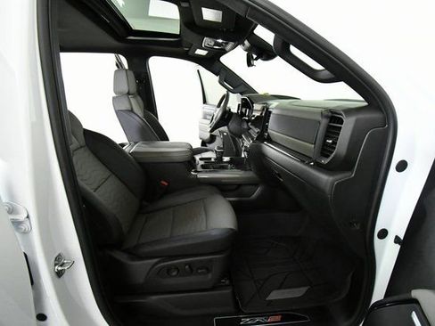 Used 2025 Chevrolet Silverado 1500 ZR2 w/ Technology Package image 24