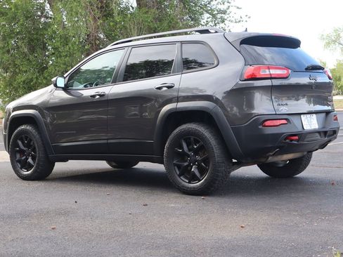 Used 2017 Jeep Cherokee Trailhawk w/ Comfort/Convenience Group AWD/4WD image 7