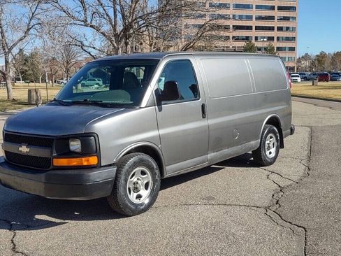 Used 2008 Chevrolet Express 1500 AWD image 5