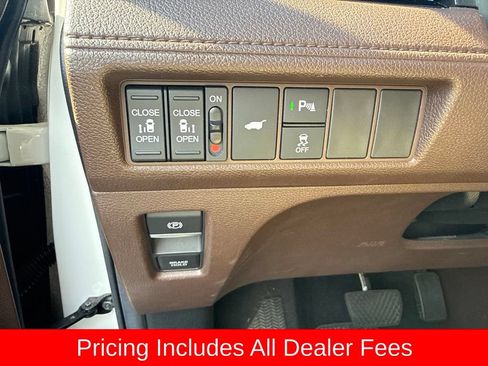 Used 2025 Honda Odyssey Elite image 12
