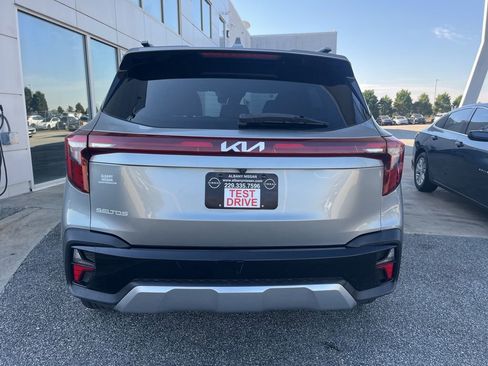 Used 2024 Kia Seltos EX FWD image 28