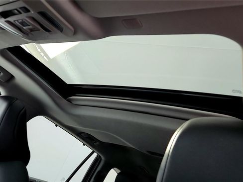 Certified 2021 Toyota Highlander XLE image 31