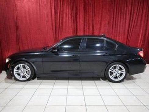 Used 2018 BMW 330i Sedan w/ M Sport Package RWD image 4