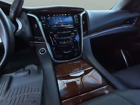 Used 2017 Cadillac Escalade Luxury image 44