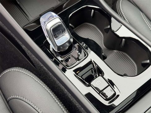 Used 2025 Volvo XC40 B5 Ultra w/ Protection Package Premier image 29
