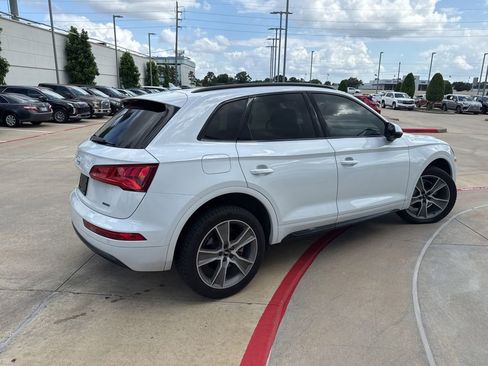 Used 2019 Audi Q5 2.0T Premium Plus w/ Premium Plus Package AWD/4WD image 2