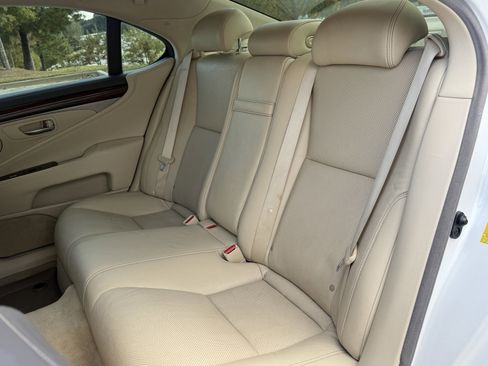 Used 2014 Lexus LS 460 image 39