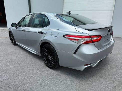 Used 2020 Toyota Camry SE FWD image 5