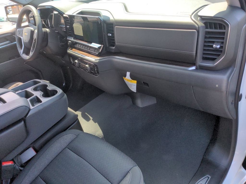 Used 2023 Chevrolet Silverado 1500 LT AWD/4WD image 28