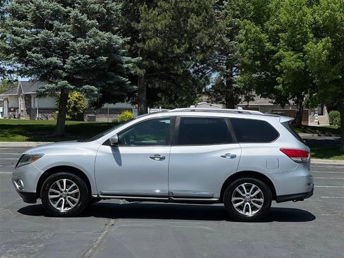Used 2013 Nissan Pathfinder SL w/ SL Premium Pkg image 2