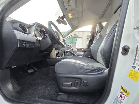 Used 2014 Toyota RAV4 Limited image 15