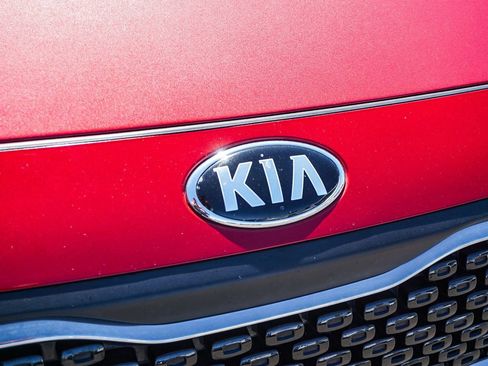 Used 2019 Kia Niro LX image 11