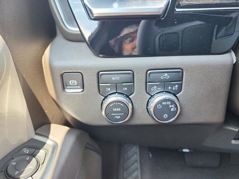 New 2026 GMC Sierra 1500 SLE image 18