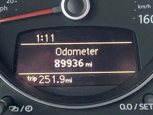 Used 2013 Volkswagen Beetle 2.0T image 19