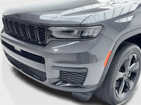 Used 2023 Jeep Grand Cherokee L Laredo image 5