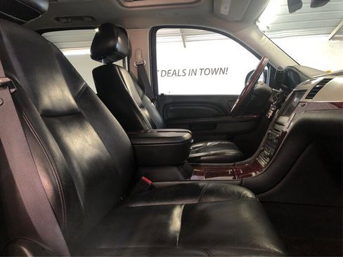 Used 2011 Cadillac Escalade ESV Premium AWD/4WD image 9
