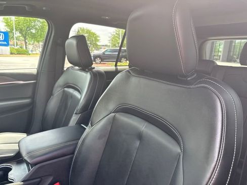 Used 2025 Jeep Grand Cherokee Limited AWD/4WD image 13