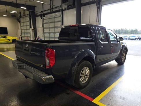 Used 2021 Nissan Frontier SV w/ SV Utility Package image 5