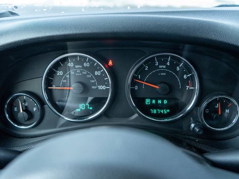 Used 2015 Jeep Wrangler Sahara image 11