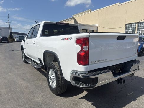 Used 2022 Chevrolet Silverado 2500 LT AWD/4WD image 4