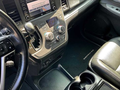 Certified 2020 Toyota Sienna SE Premium image 15