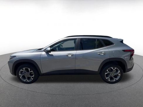 Used 2025 Chevrolet Trax LT image 9