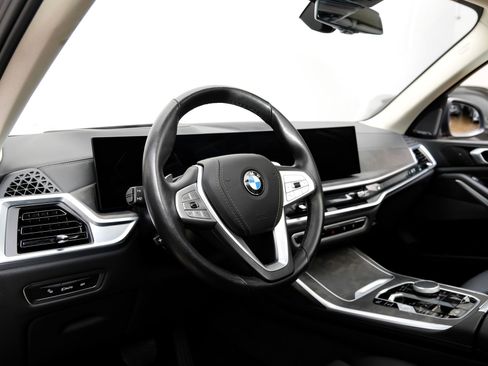 Used 2025 BMW X7 xDrive40i AWD/4WD image 3