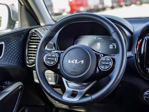 Used 2023 Kia Soul EX image 17