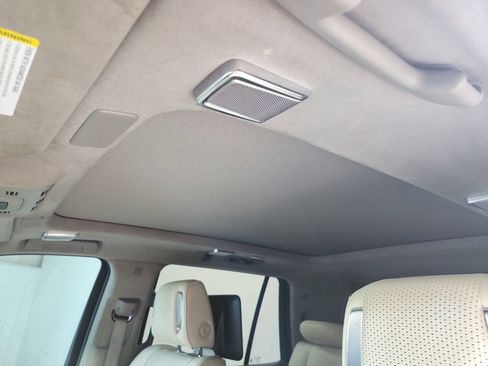 Used 2021 Cadillac Escalade Premium Luxury Platinum RWD image 9