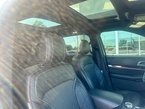 Used 2018 Ford Explorer Platinum AWD/4WD image 12